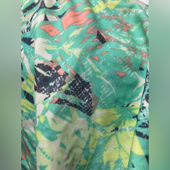 Xhiliration Women’s Multi Colored Distressed Palm Print Ruffle Bikini Top Lg - Picture 2 of 16